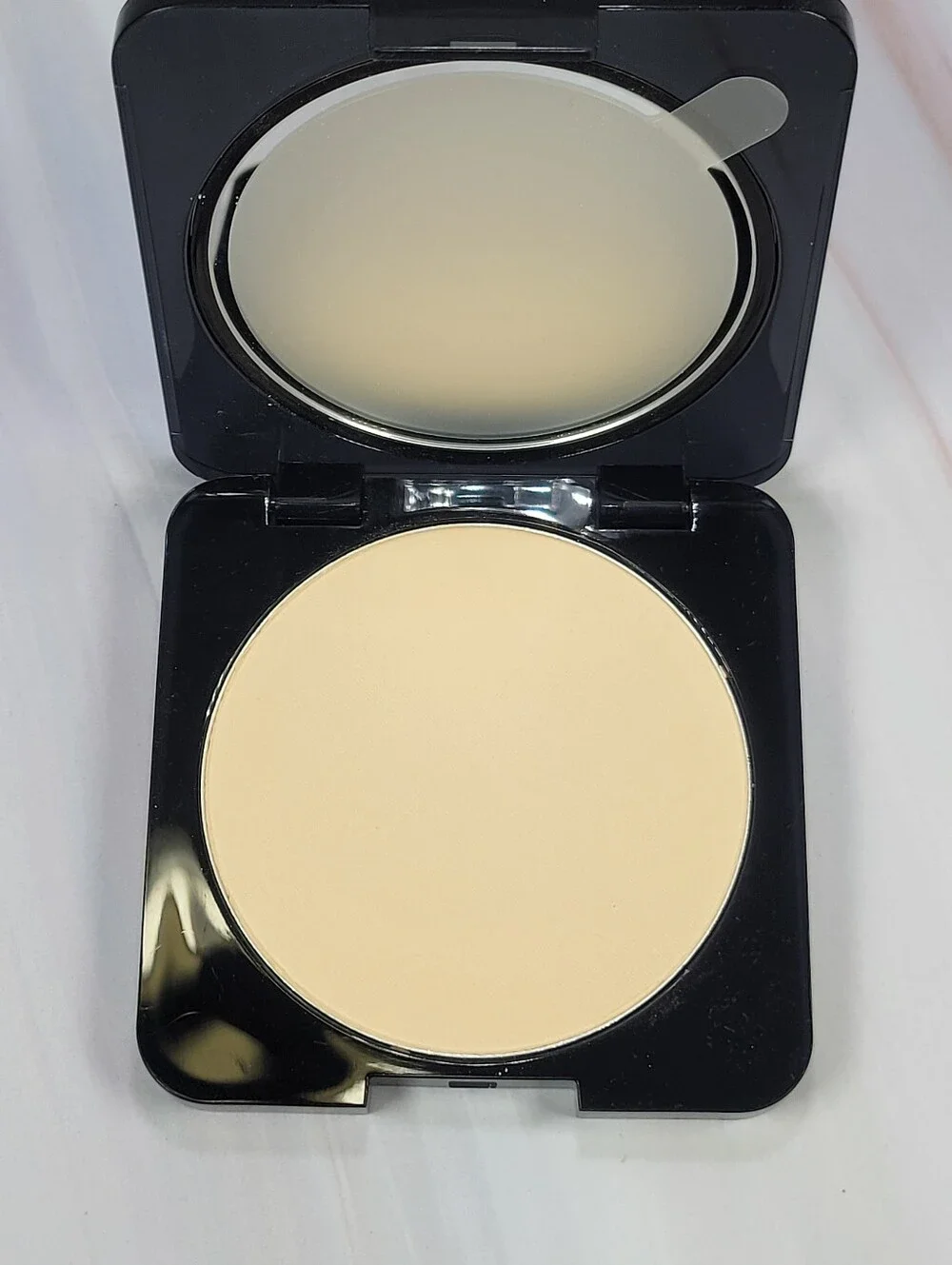 HUDA BEAUTY brand new
